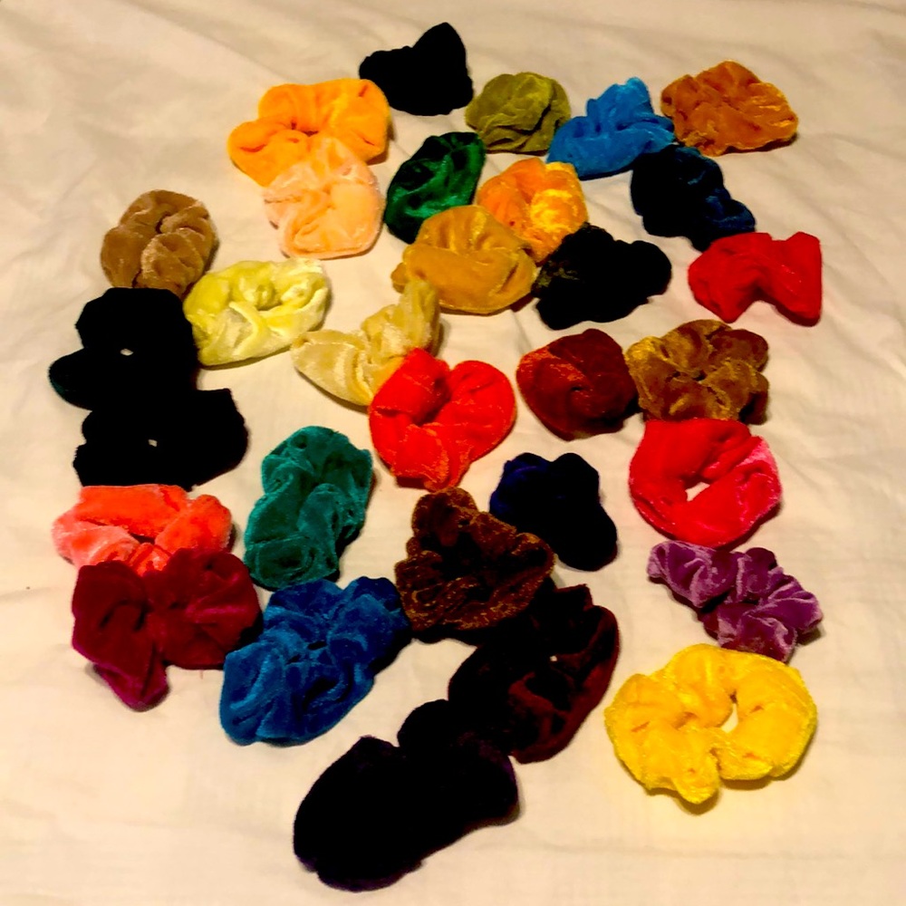 Assorted colors/hair scrunchies